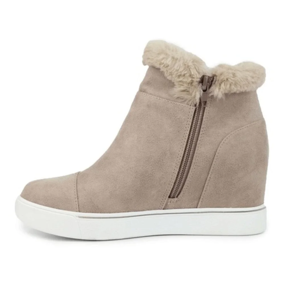 Sugar Kiwi Women's Hidden Wedge Sneakers Tan‎ 8